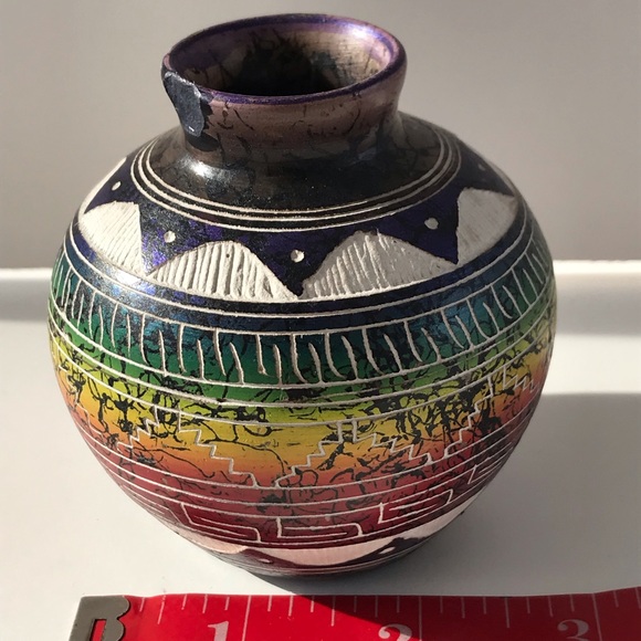 Navajo Hilda Whitegoat small pottery piece - Picture 2 of 6